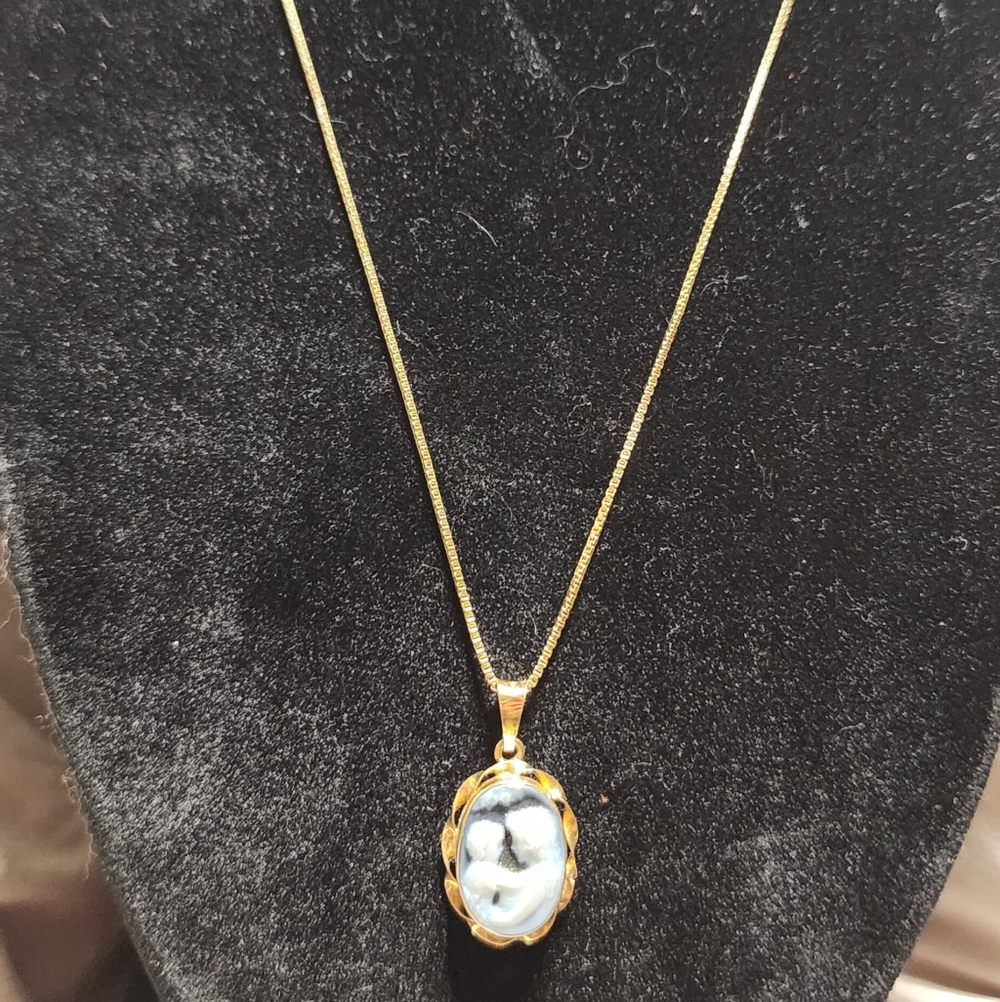 Vintage 18k Blue Agate Mother & Child Cameo Necklace - Picture 5 of 10
